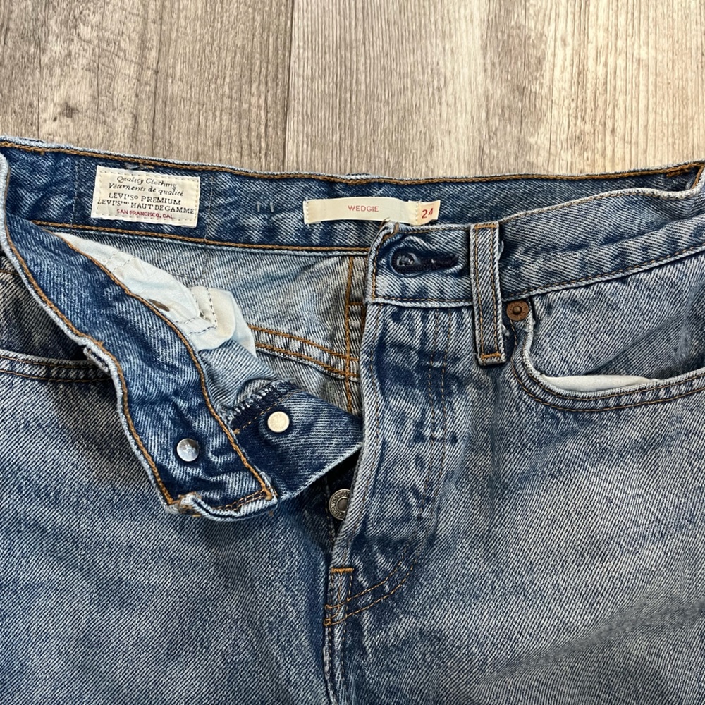 Levi’s wedgie jeans